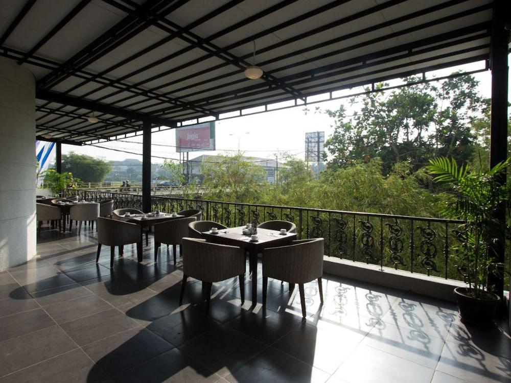 D'Salvatore Boutique Hotel Yogyakarta Maguwo Luaran gambar